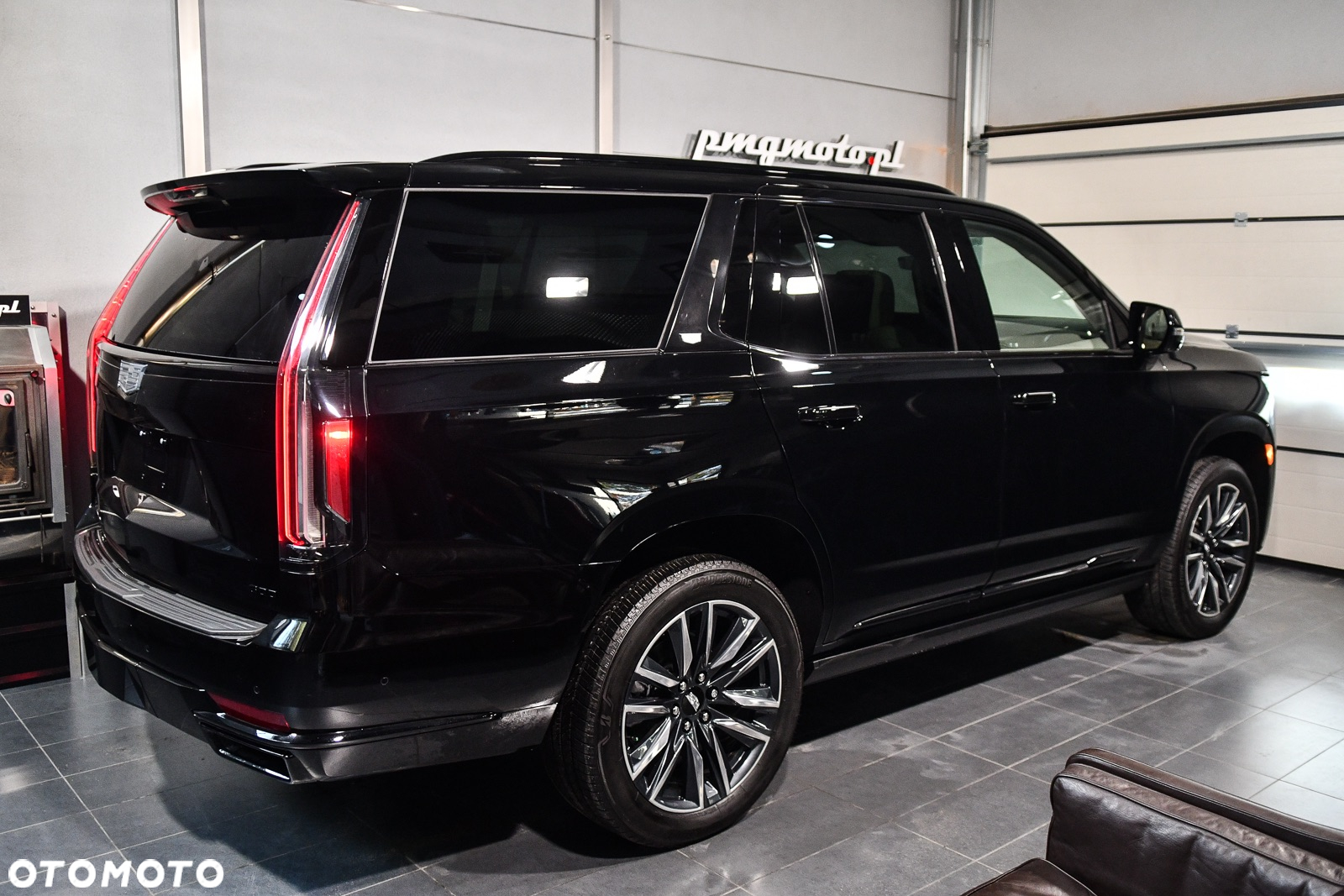 Cadillac Escalade - 11