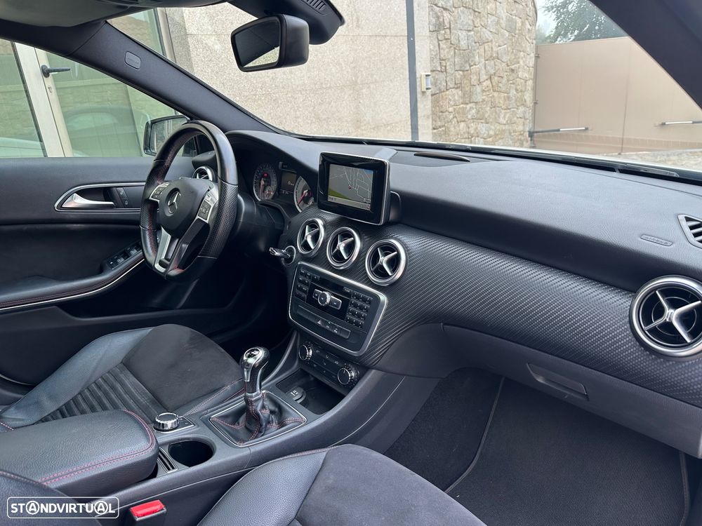 Mercedes-Benz A 180 d AMG Line - 13