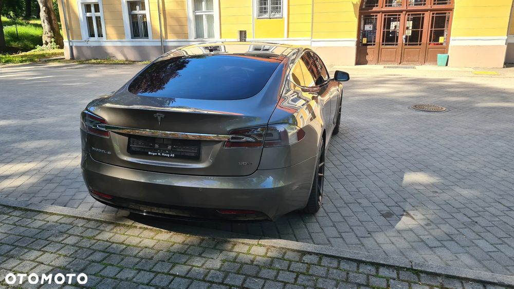 Tesla Model S - 10