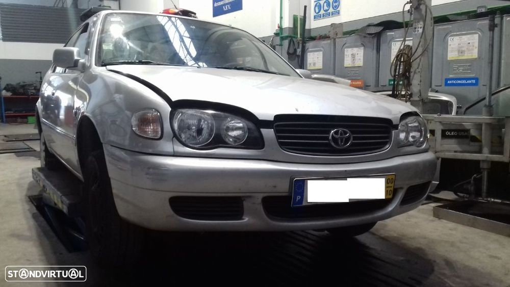 Toyota Corolla E11 5 portas - 2