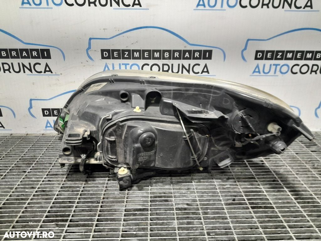 Far Dreapta Volvo XC60 2008 - 2013 SUV 4 Usi (1104) Fara xenon 30763146 - 3