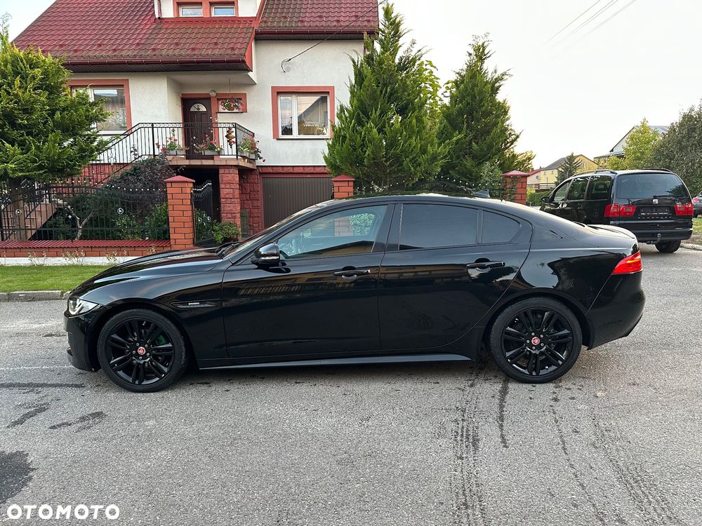 Jaguar XE 2.0 D R-Sport - 4