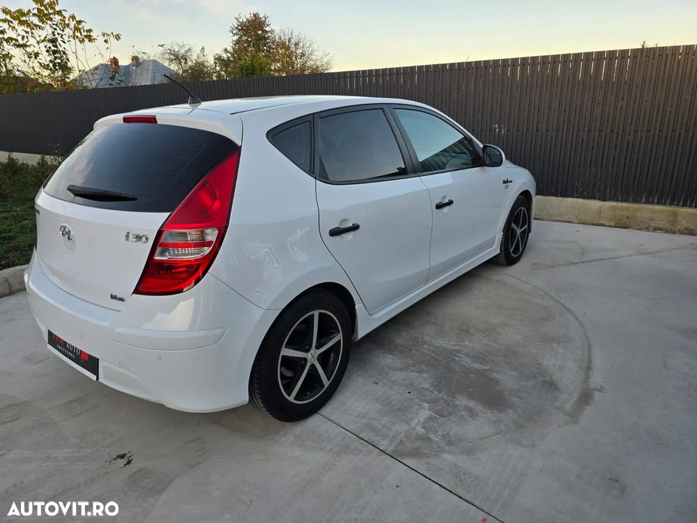 Hyundai i30 1.6 CRDI blue Classic - 4