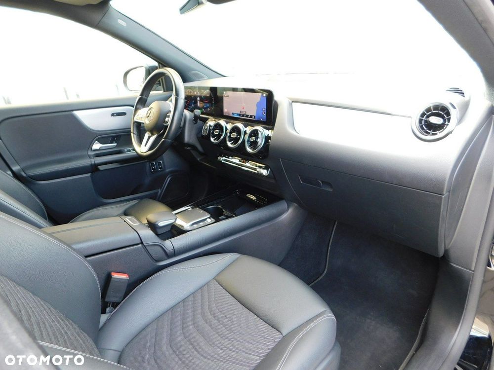 Mercedes-Benz GLA - 11