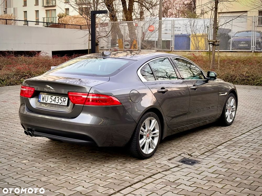 Jaguar XE 2.0 D Prestige - 4