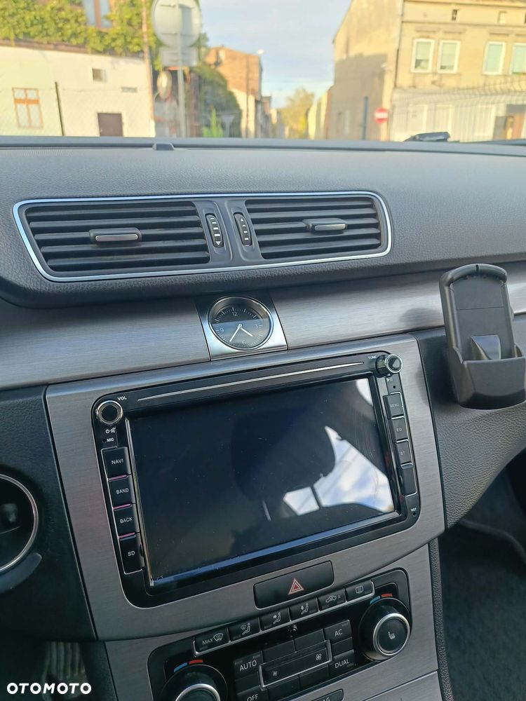 Volkswagen Passat - 25
