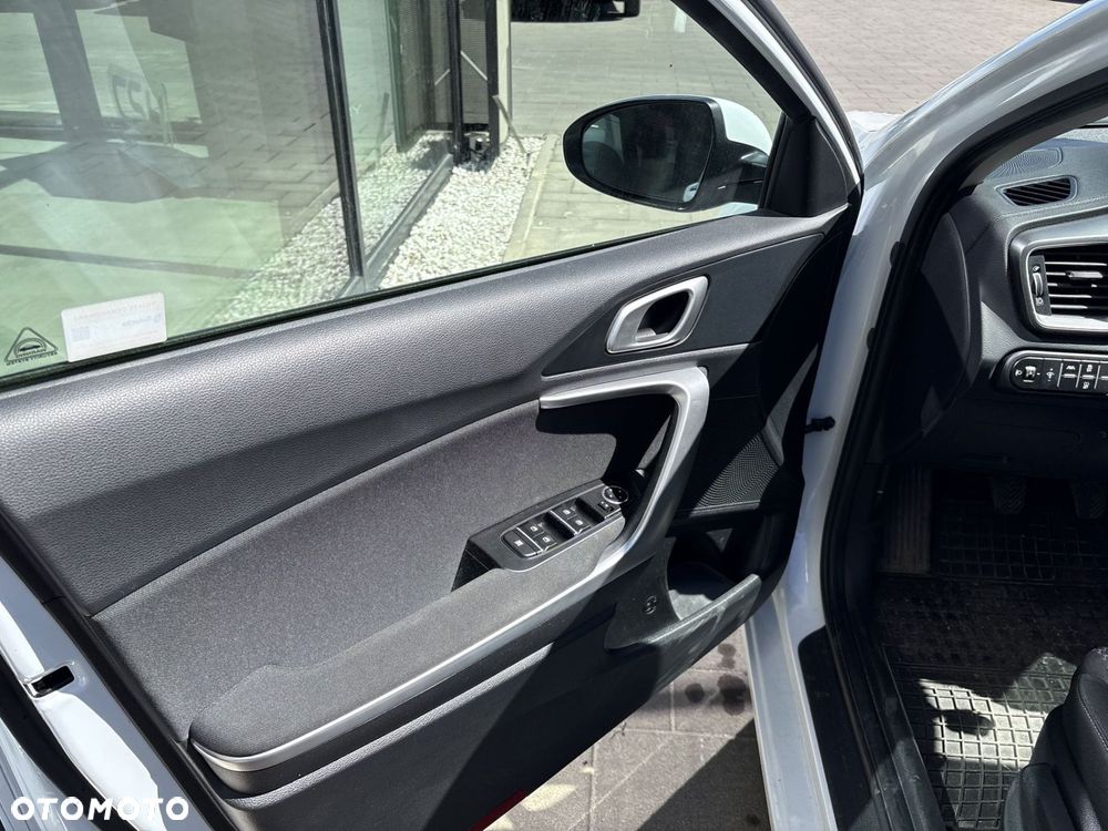 Kia Ceed - 10