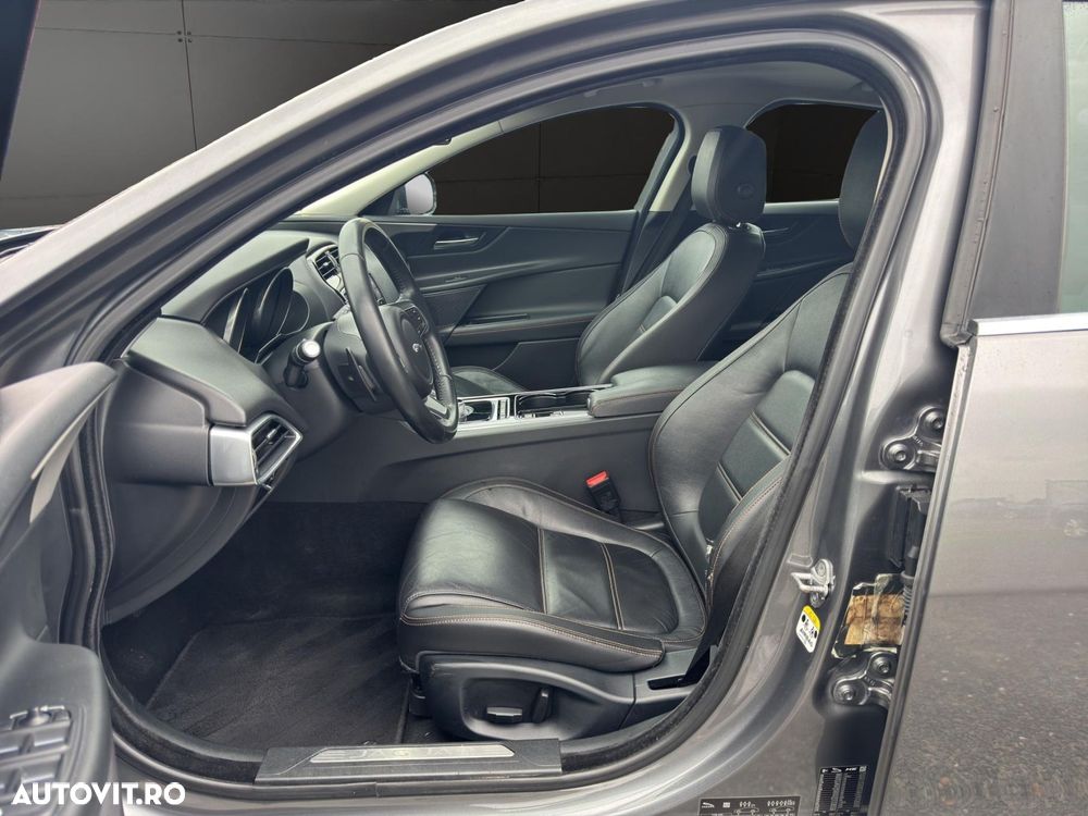 Jaguar XE - 5