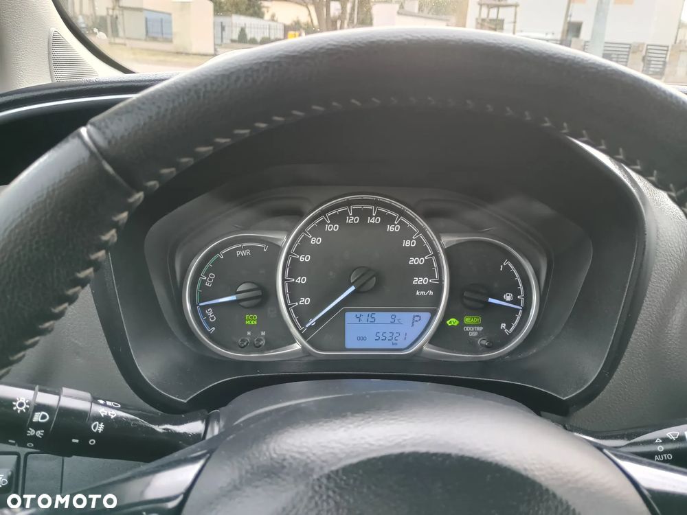 Toyota Yaris Hybrid 100 Sol - 4