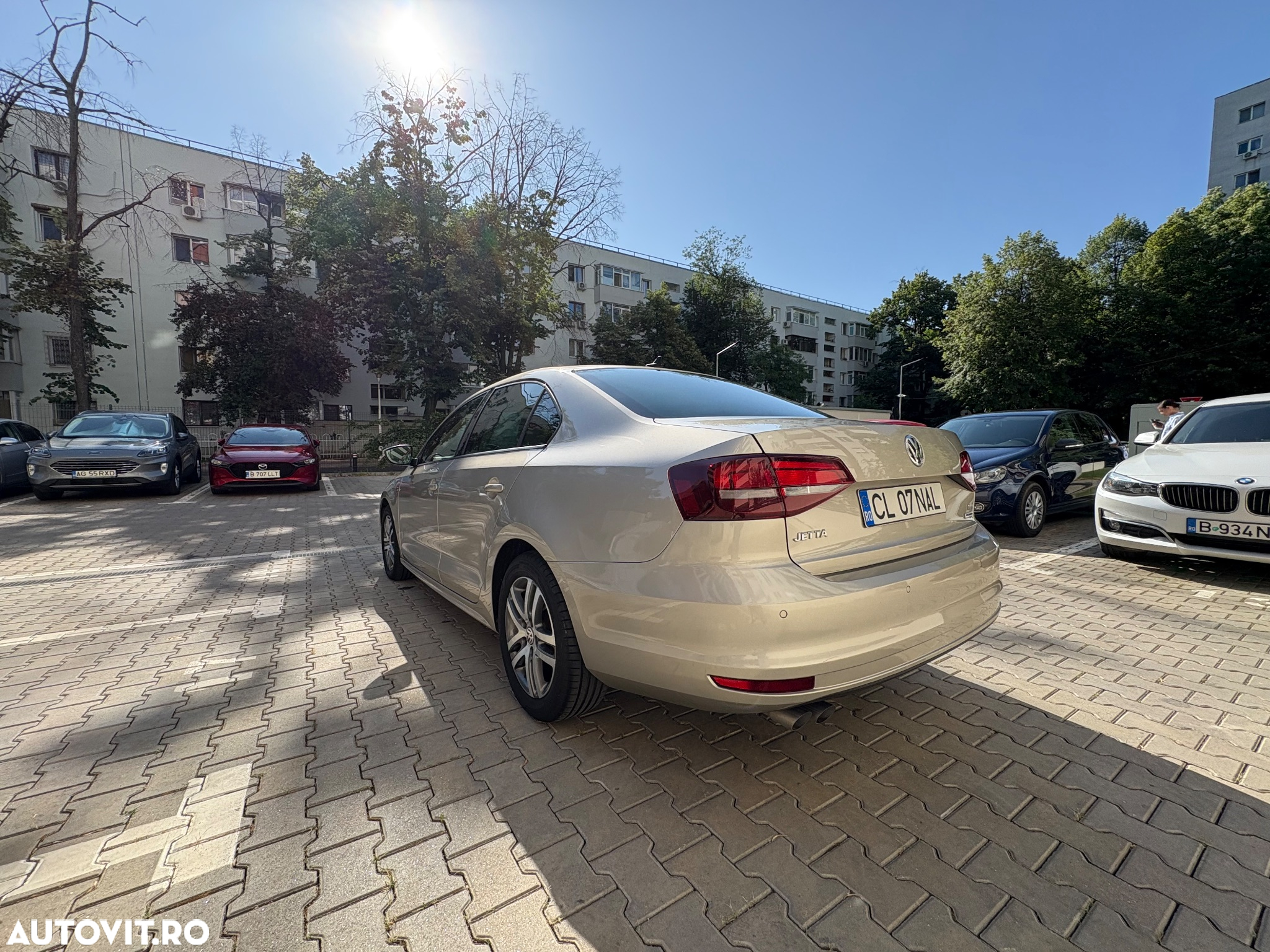 Volkswagen Jetta 2.0 TDI DSG Highline - 11