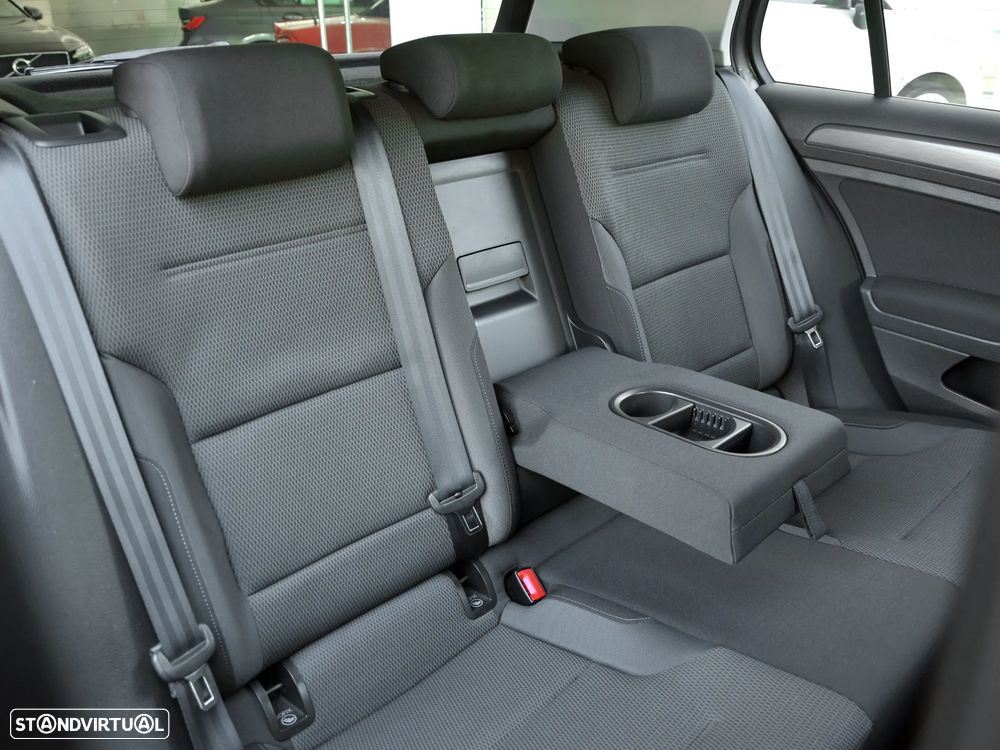 VW Golf 1.6 TDI Confortline DSG - 8