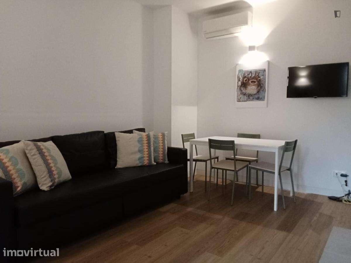 Apartamento com 1 quartos - localizado em Santa Marinha Porto - Grande imagem: 4/17