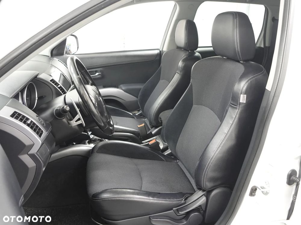 Mitsubishi Outlander 2.2 DI-D 4WD TC-SST Intense - 20