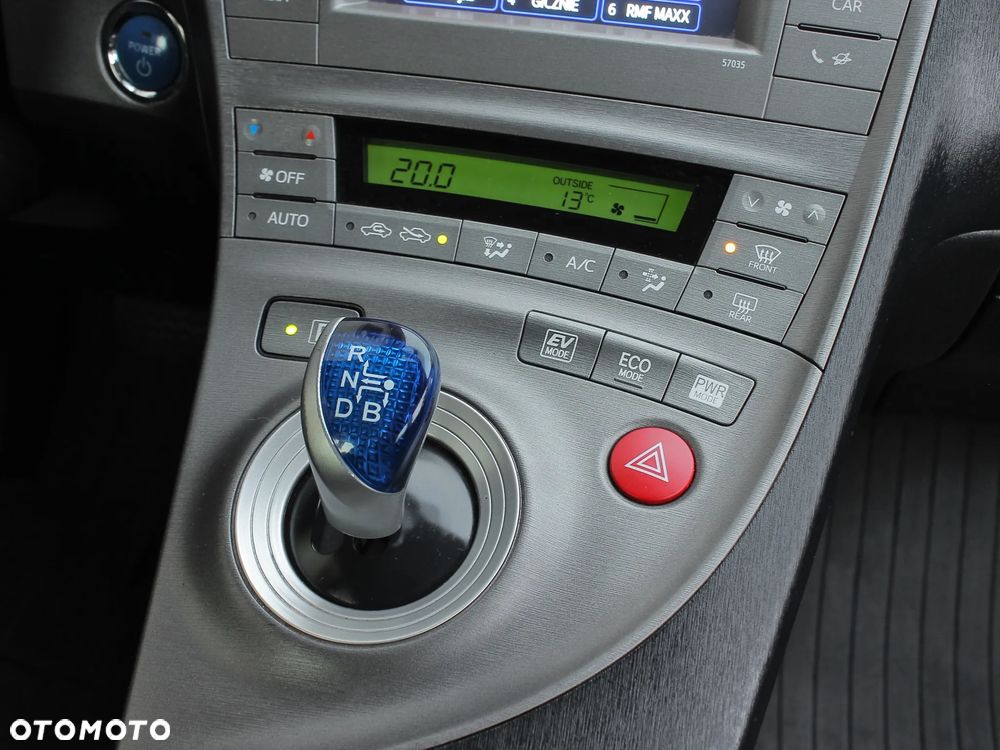 Toyota Prius (Hybrid) Life - 23