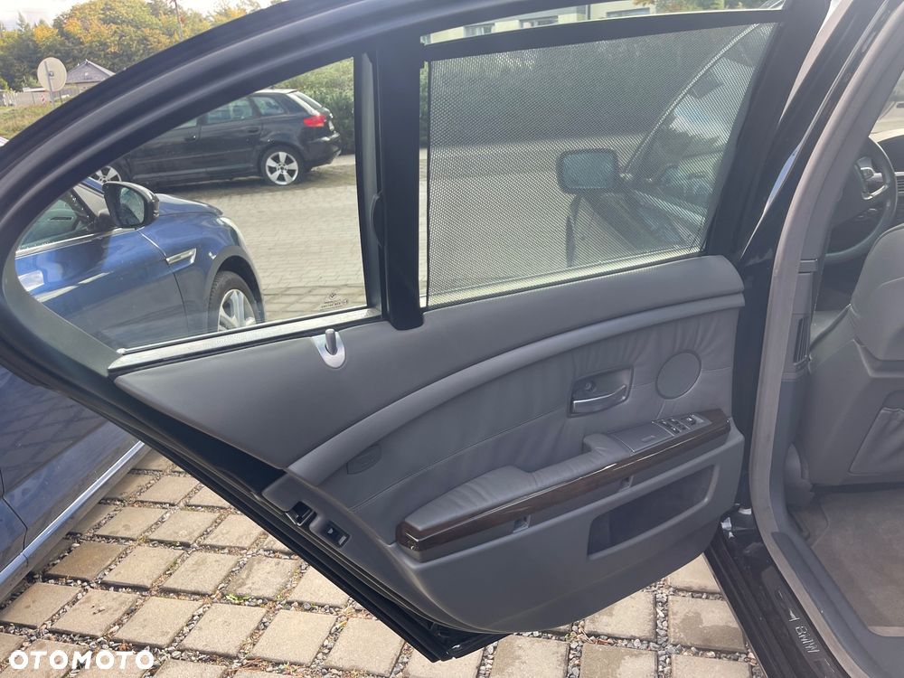 BMW Seria 7 - 32