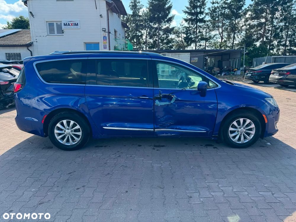 Chrysler Pacifica - 4