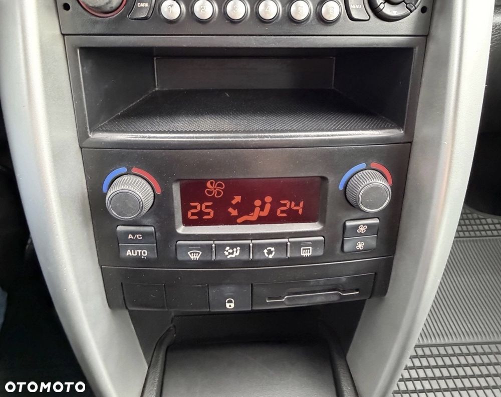 Peugeot 207 95 VTi Urban Style - 11