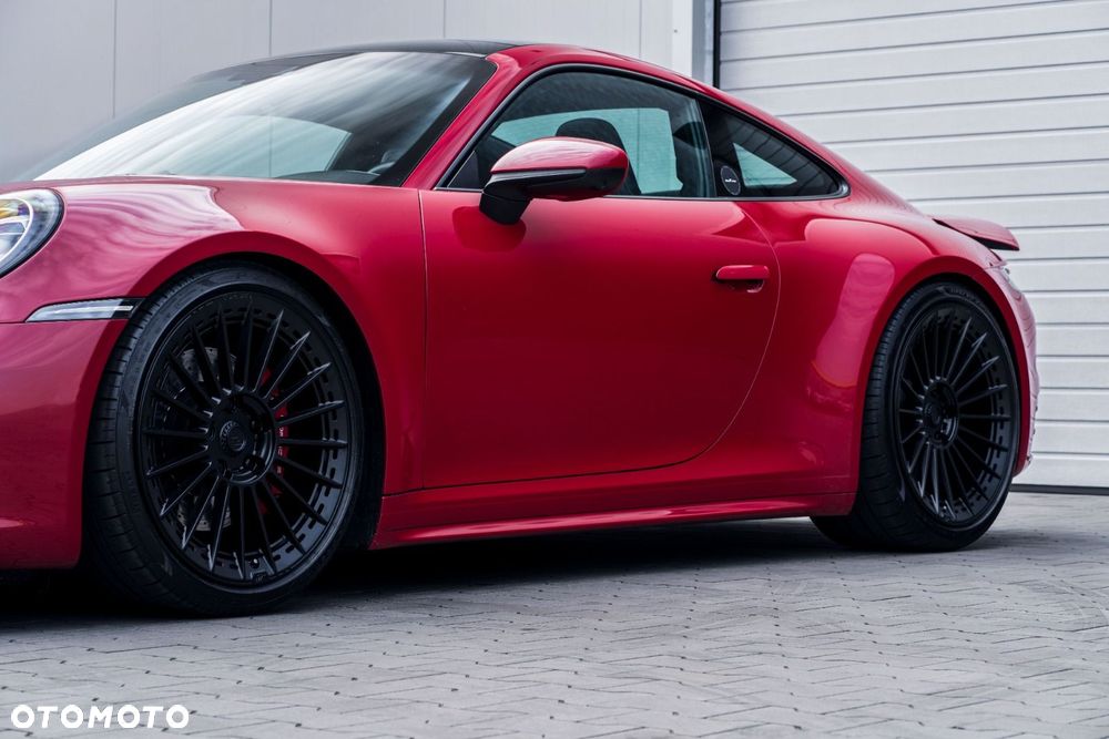 Porsche 911 Carrera 4S - 11