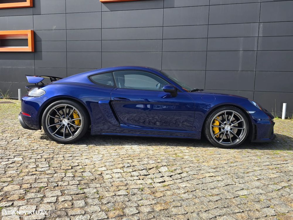 Porsche 718 Cayman GT4 - 1