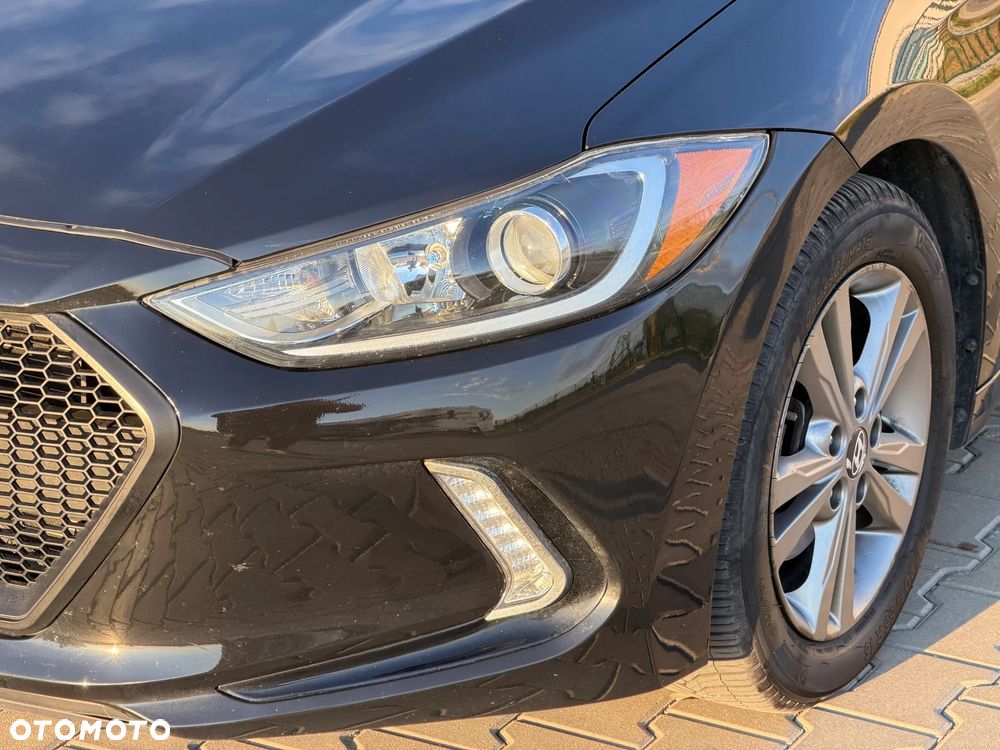 Hyundai Elantra - 4