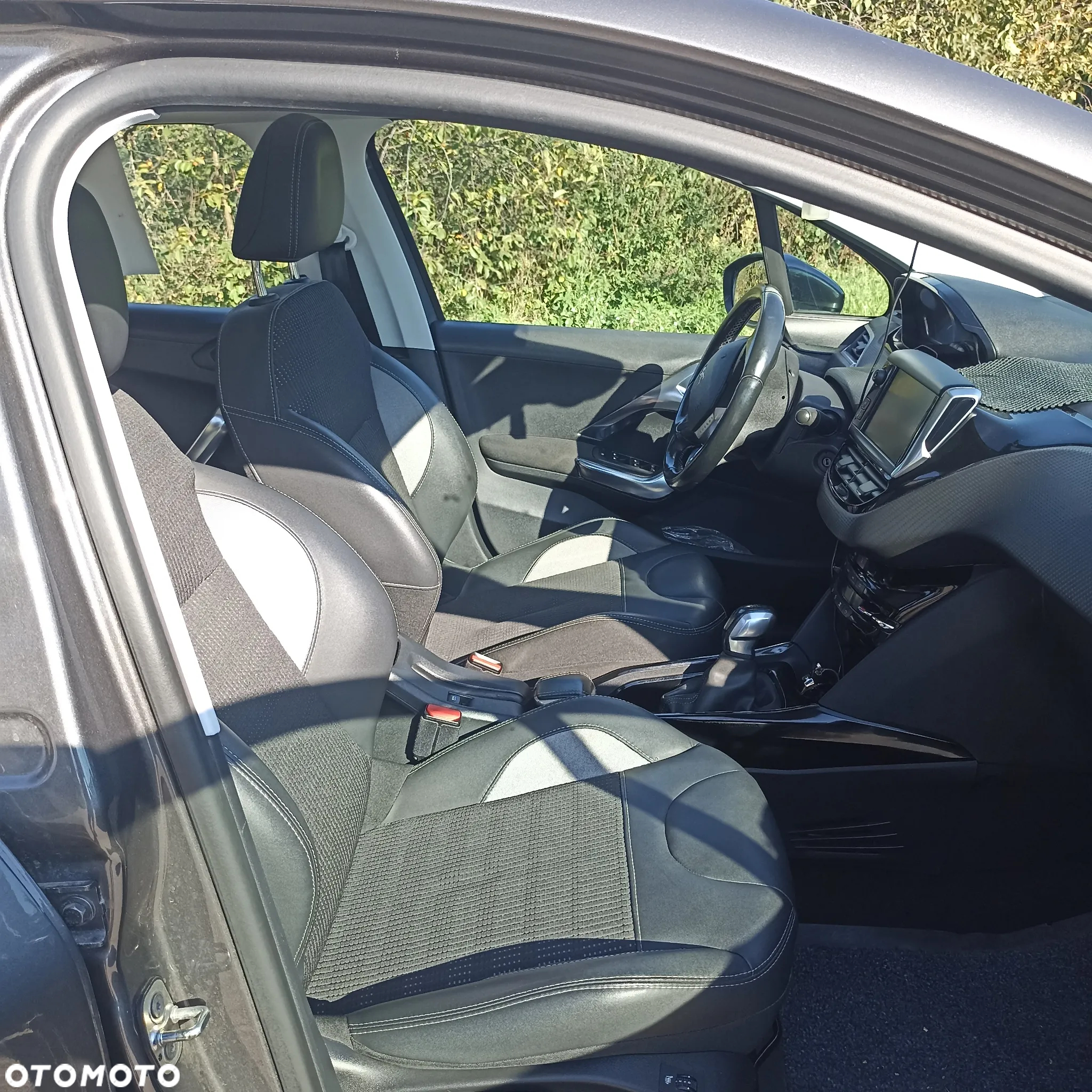 Peugeot 2008 1.2 Pure Tech Allure S&S - 33