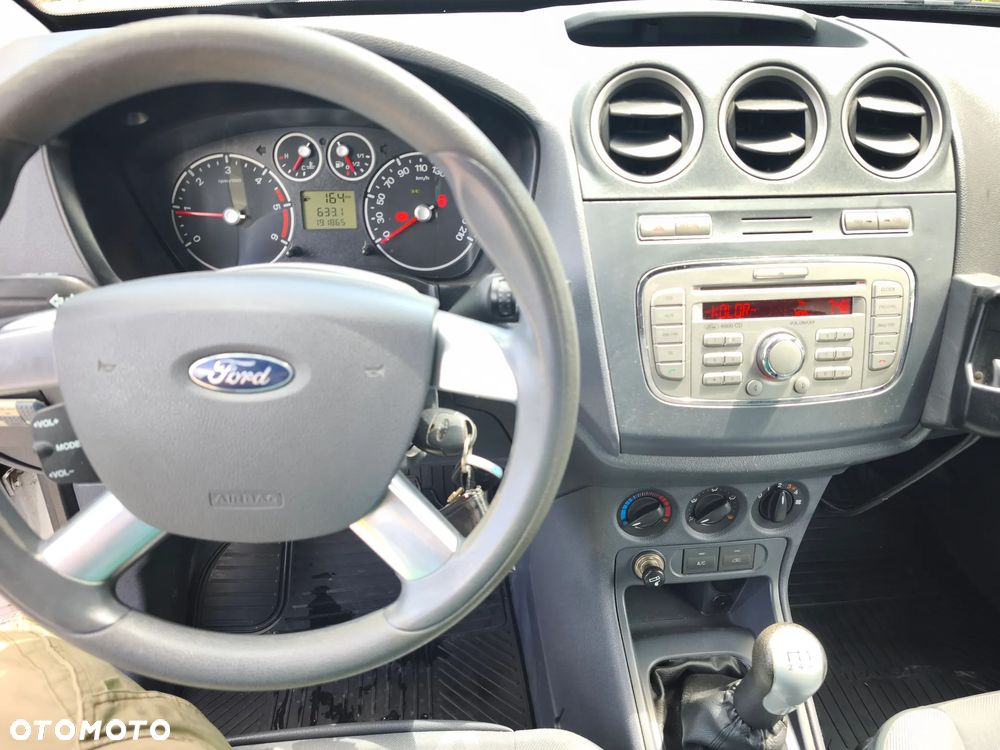 Ford Tourneo Connect - 8