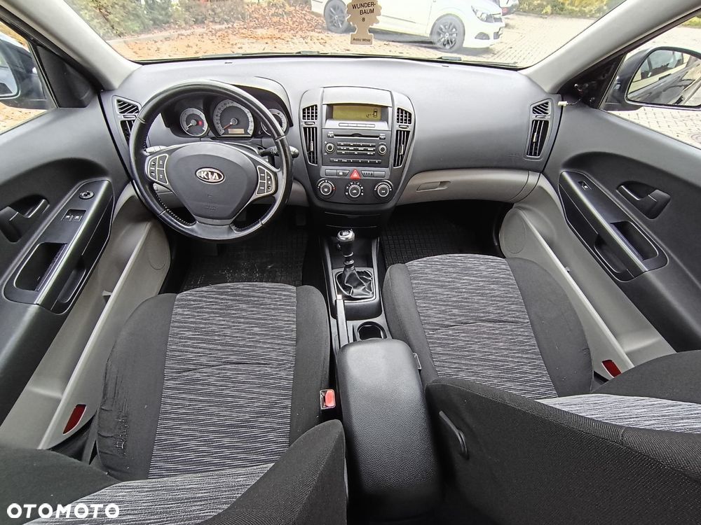 Kia Ceed - 7