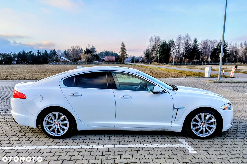 Jaguar XF 2.0 T Premium Luxury - 8