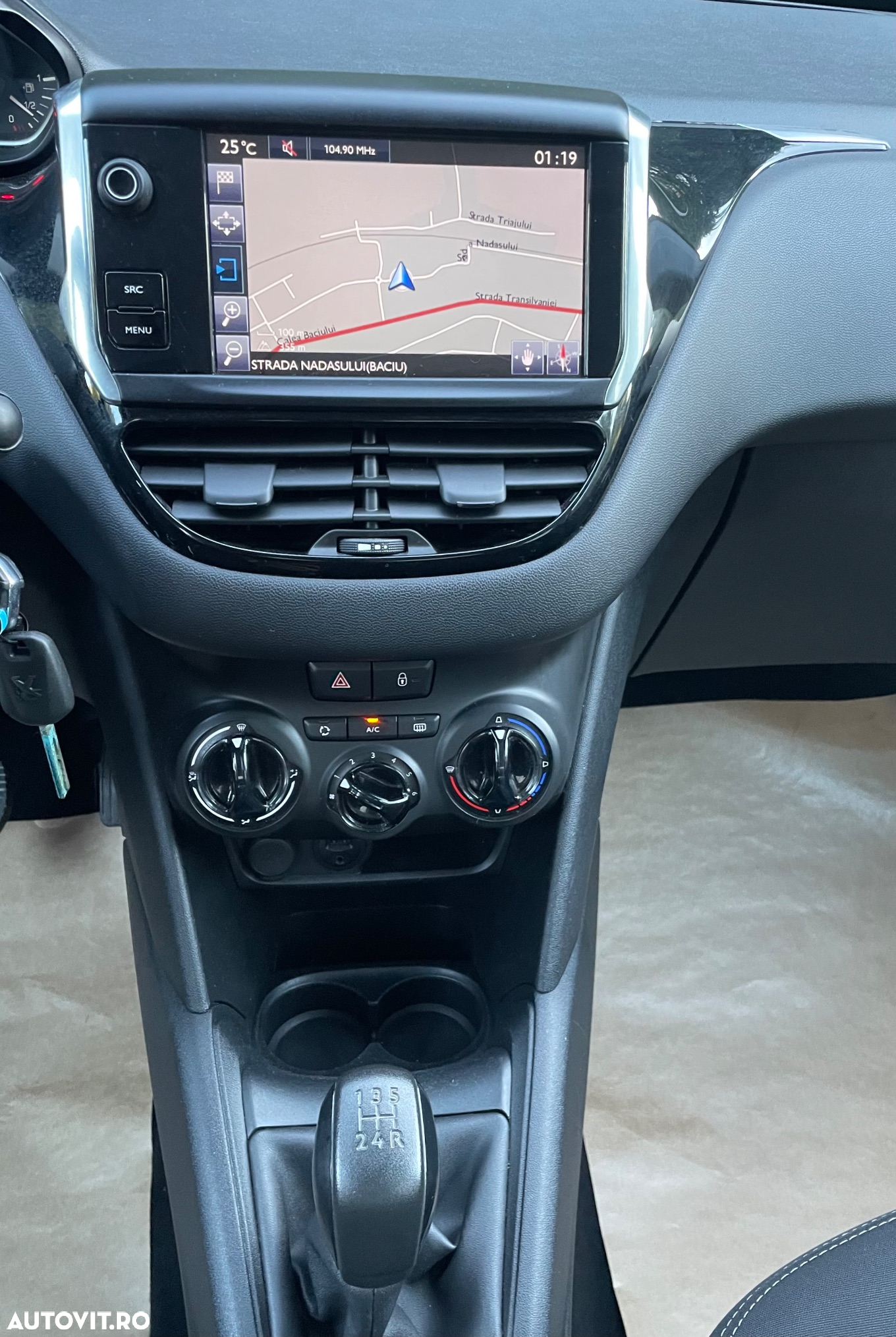 Peugeot 208 1.2 L PureTech STT Allure - 26