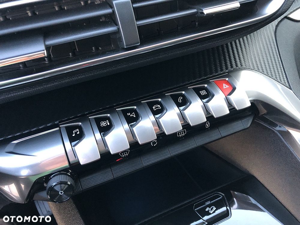 Peugeot 3008 1.2 PureTech Allure S&S - 24