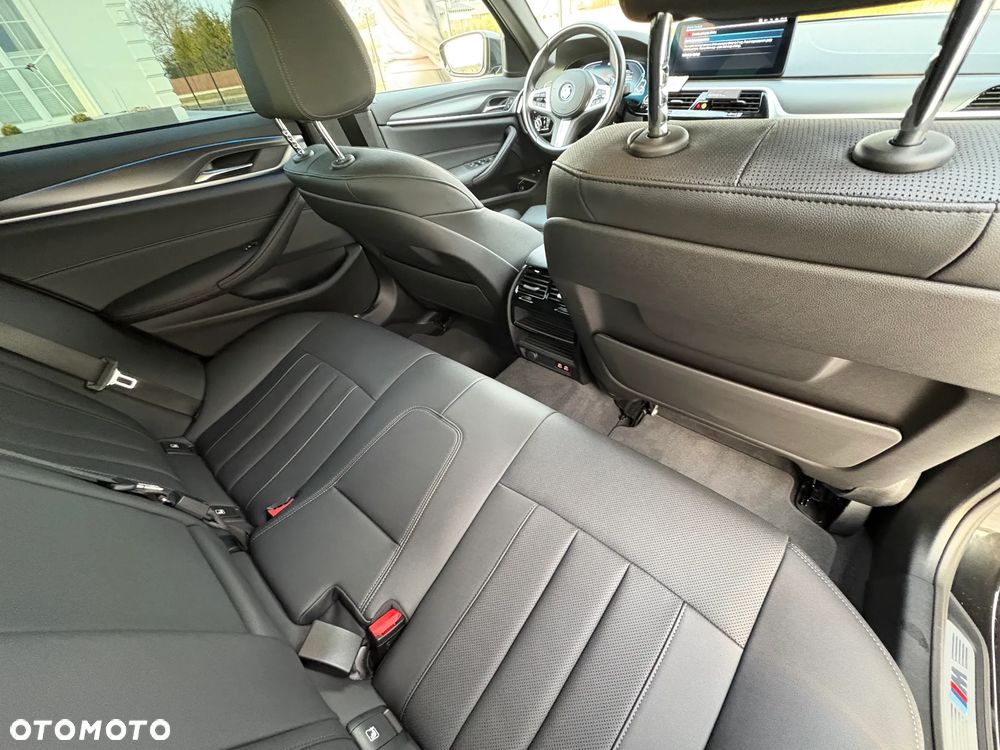 BMW Seria 5 530e xDrive - 23