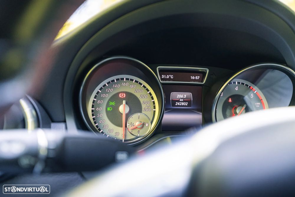 Mercedes-Benz CLA 200 CDI AMG Line - 32