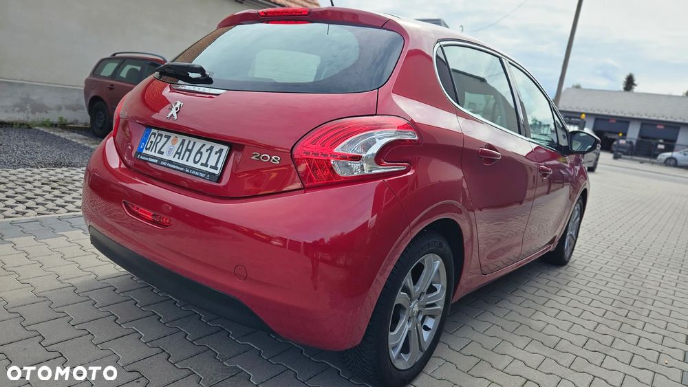 Peugeot 208 - 8