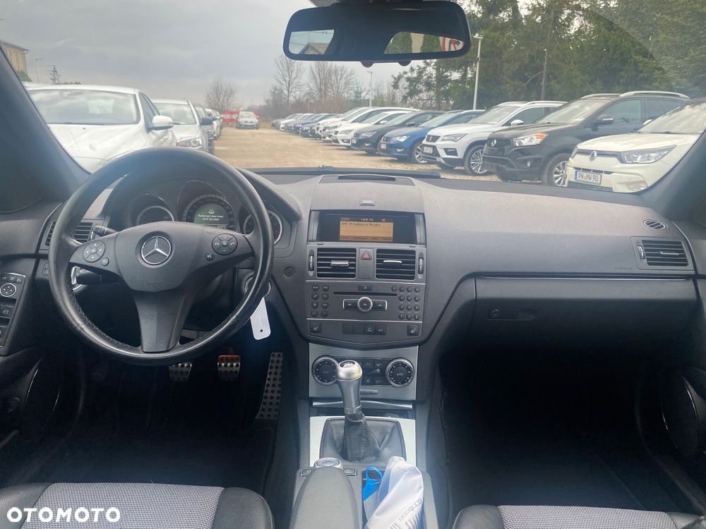 Mercedes-Benz Klasa C 180 CGI BlueEFFICIENCY Avantgarde - 28