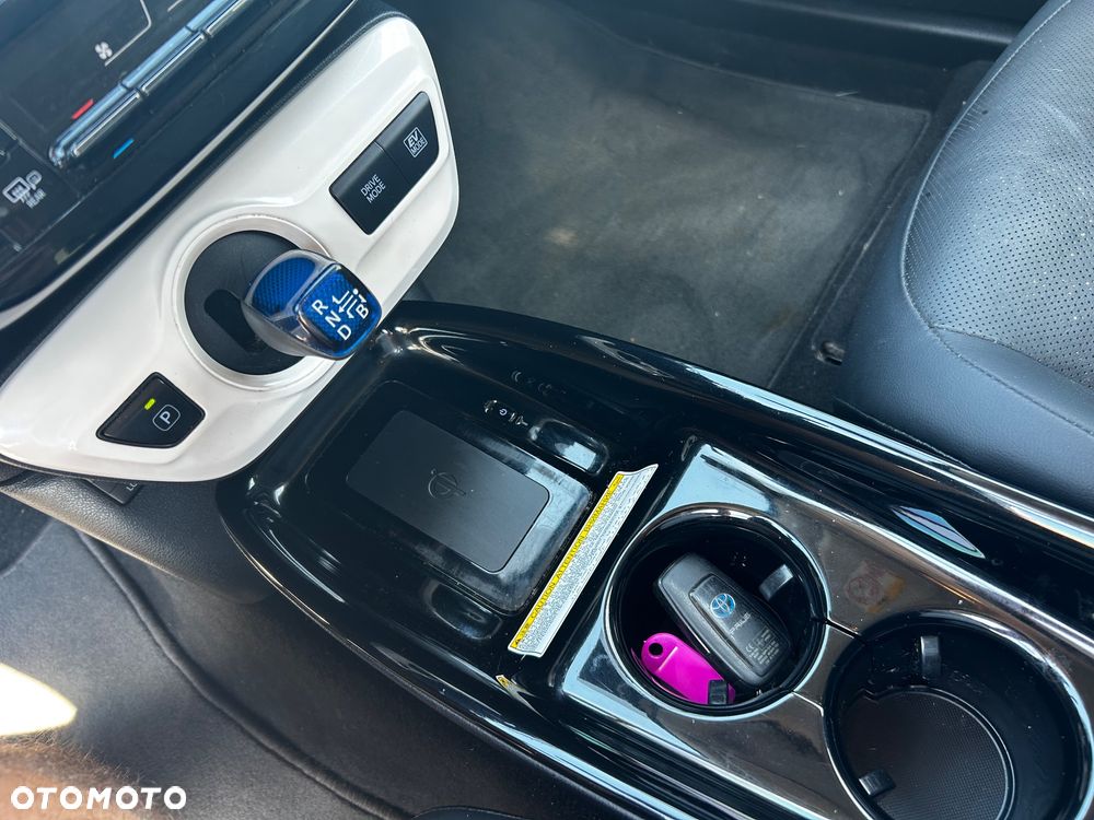 Toyota Prius Hybrid - 24