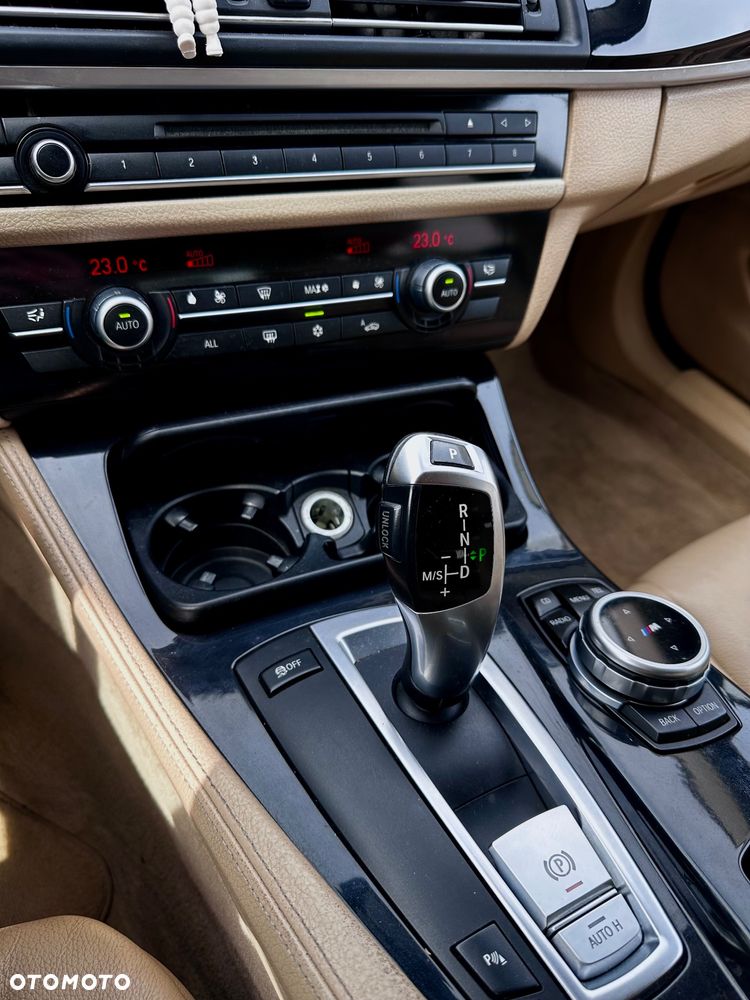 BMW Seria 5 525d - 15