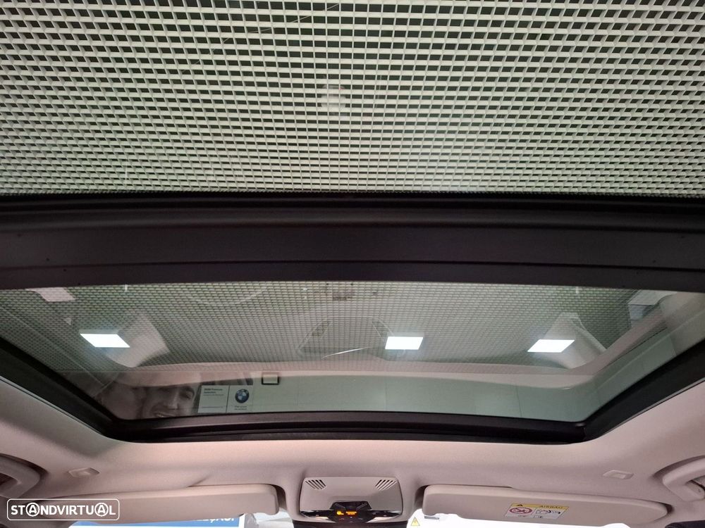 BMW iX1 eDrive20 - 16