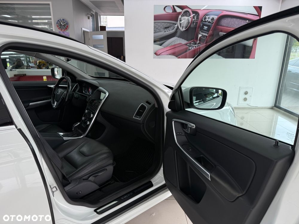 Volvo XC 60 D3 Drive-E R-Design Momentum - 6