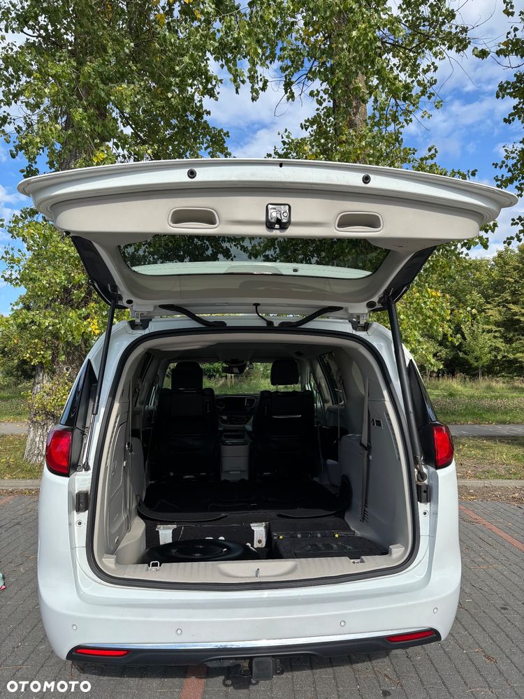 Chrysler Pacifica - 11