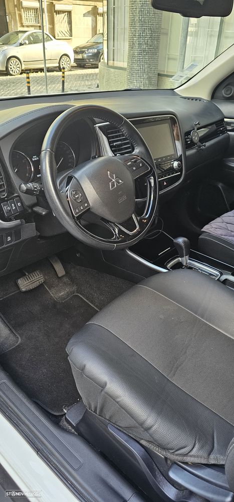 Mitsubishi Outlander 2.0 Kaiteki CVT - 13