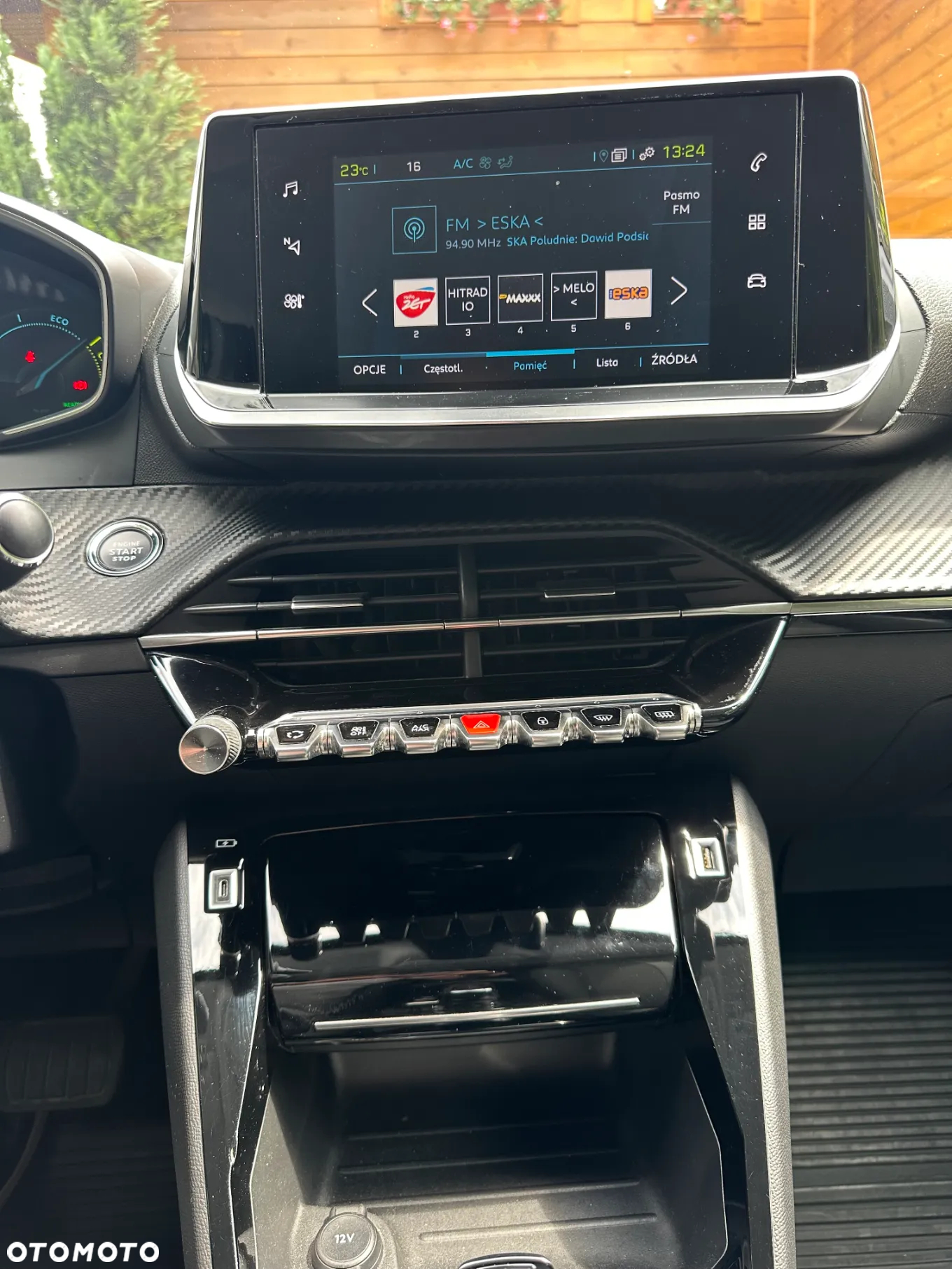 Peugeot 208 e-208 Allure - 20