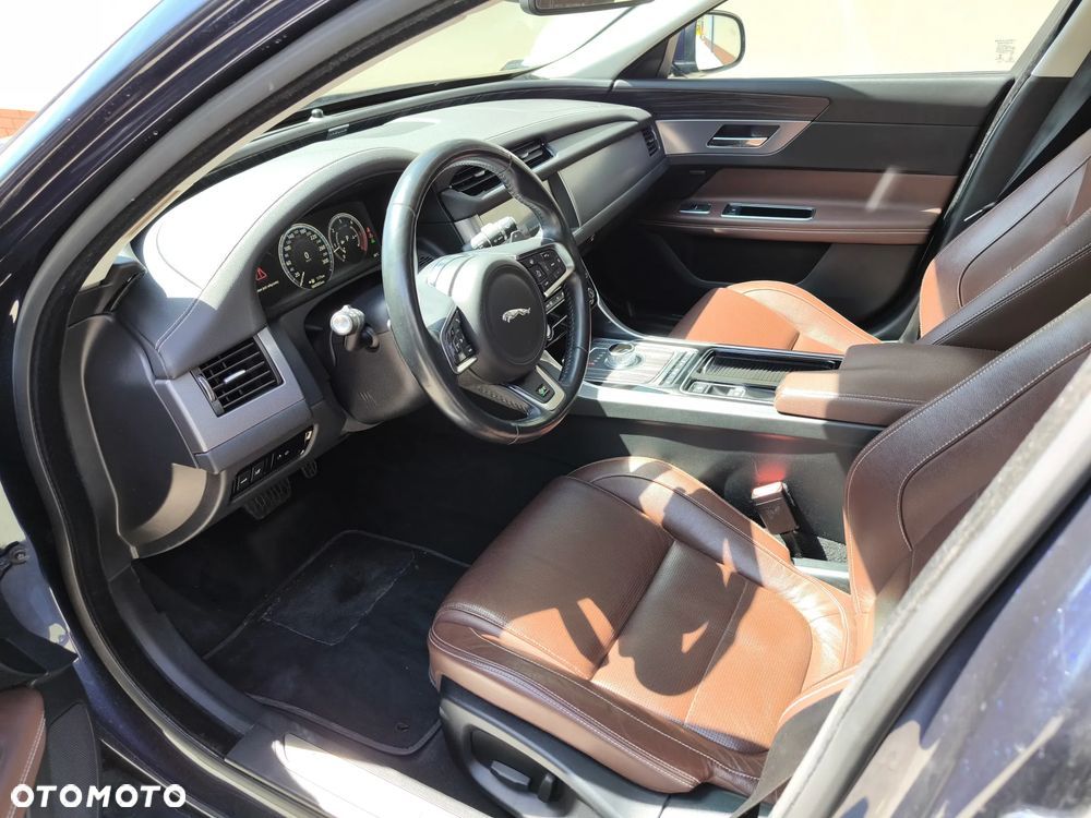Jaguar XF 2.0 i4D R-Sport - 5