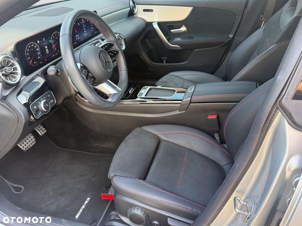 Mercedes-Benz CLA - 12