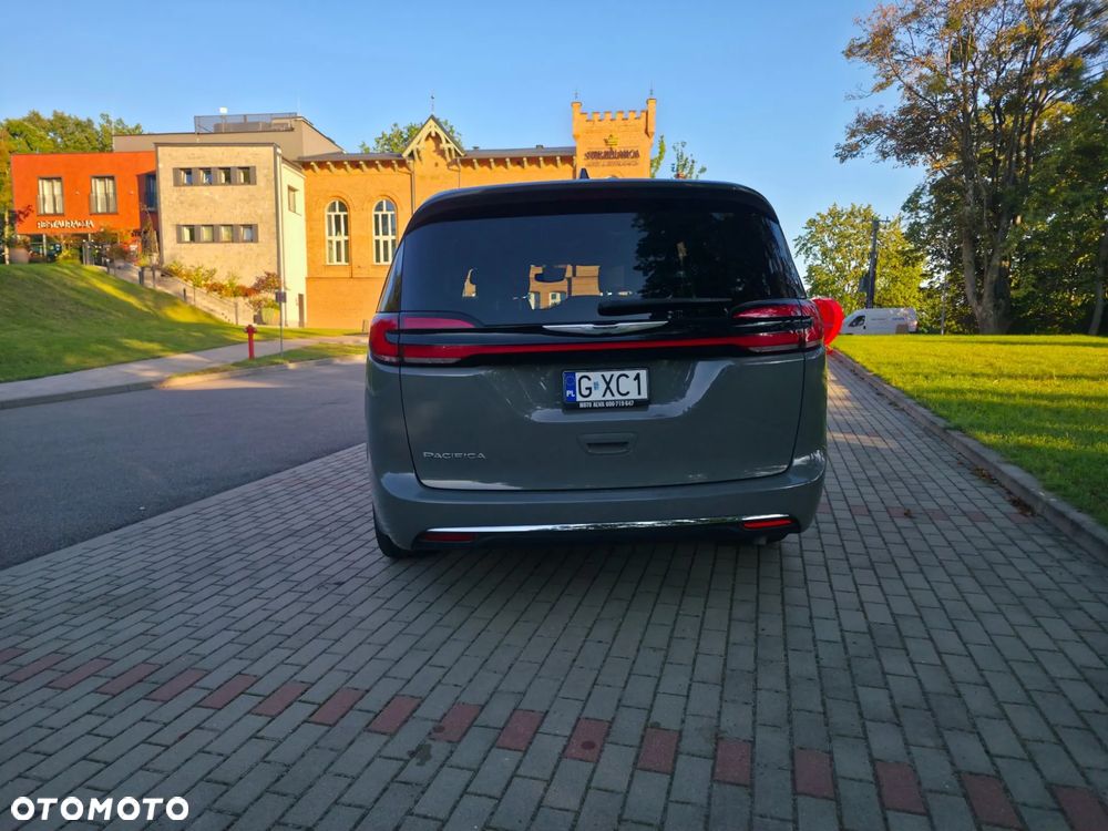 Chrysler Pacifica - 15