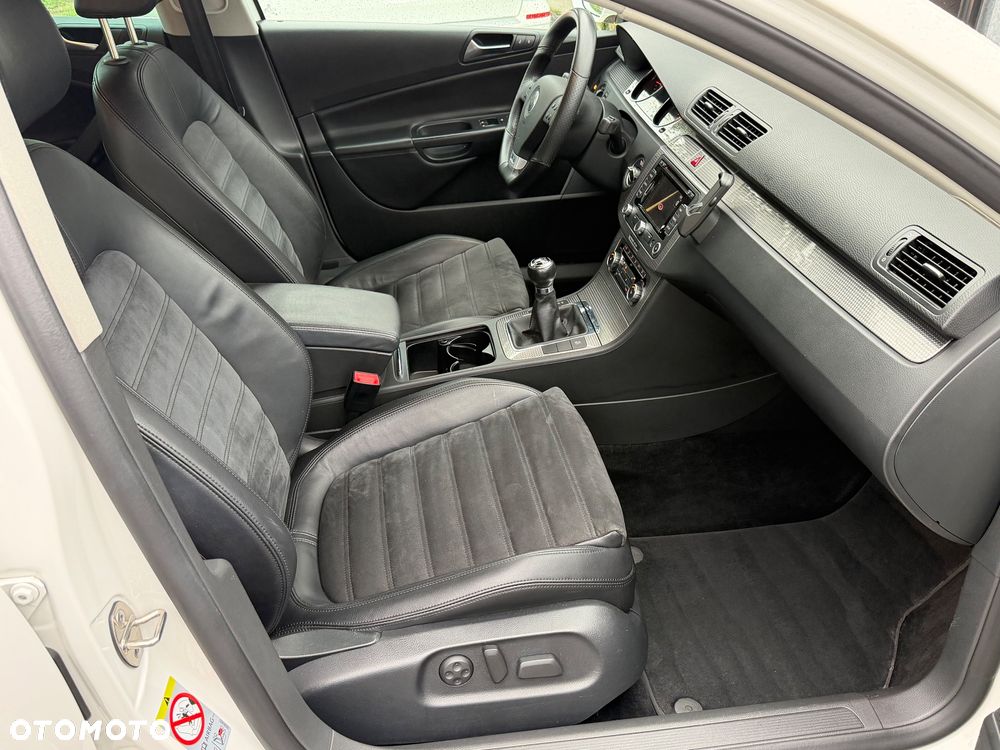 Volkswagen Passat - 31