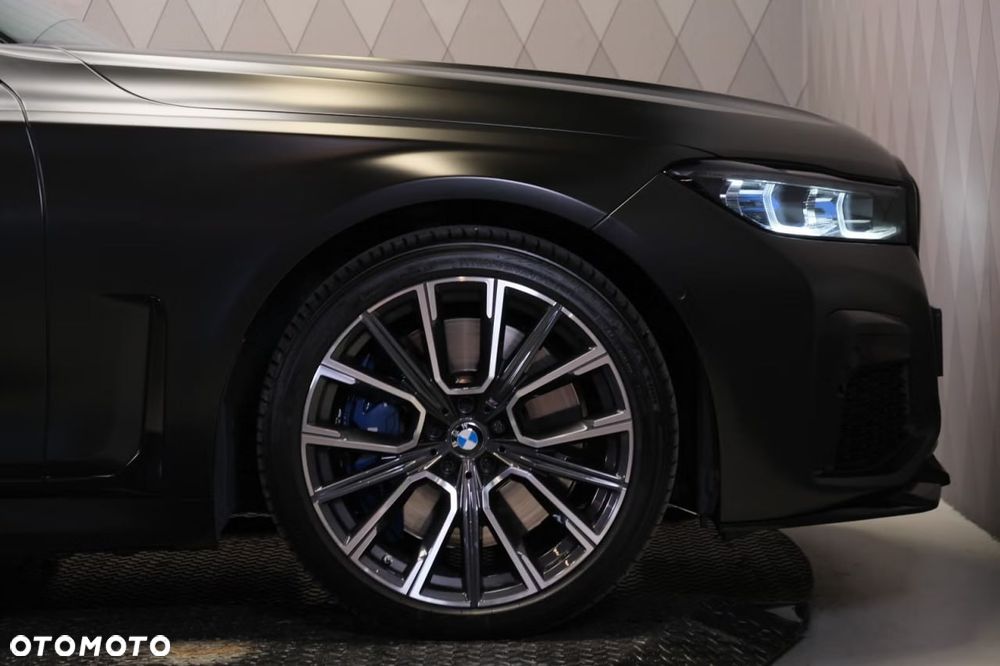 BMW Seria 7 750i xDrive sport - 12