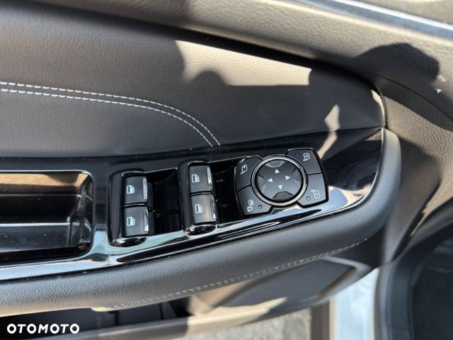 Ford S-Max - 12