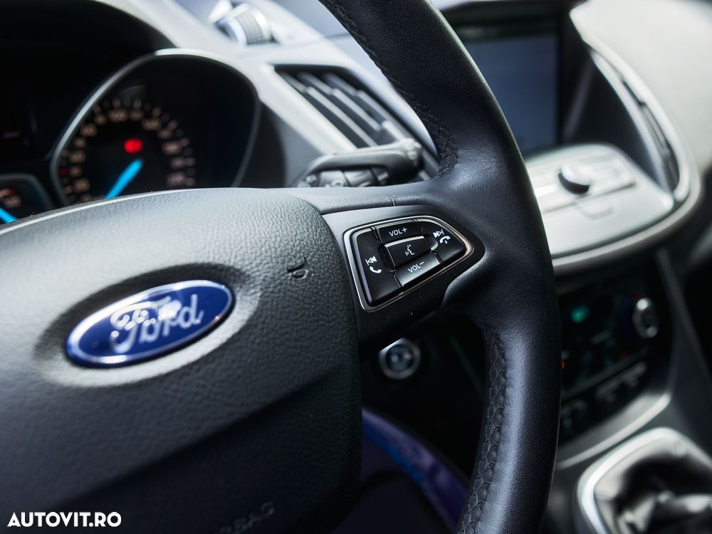 Ford Kuga 1.5 EcoBoost 2x4 Titanium - 24