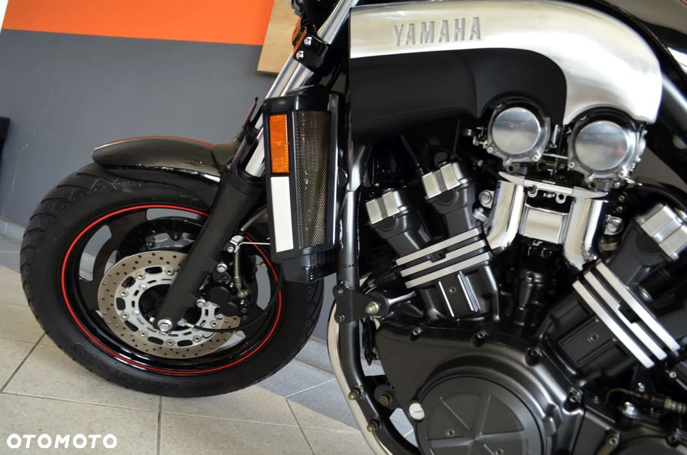 Yamaha V-MAX - 24