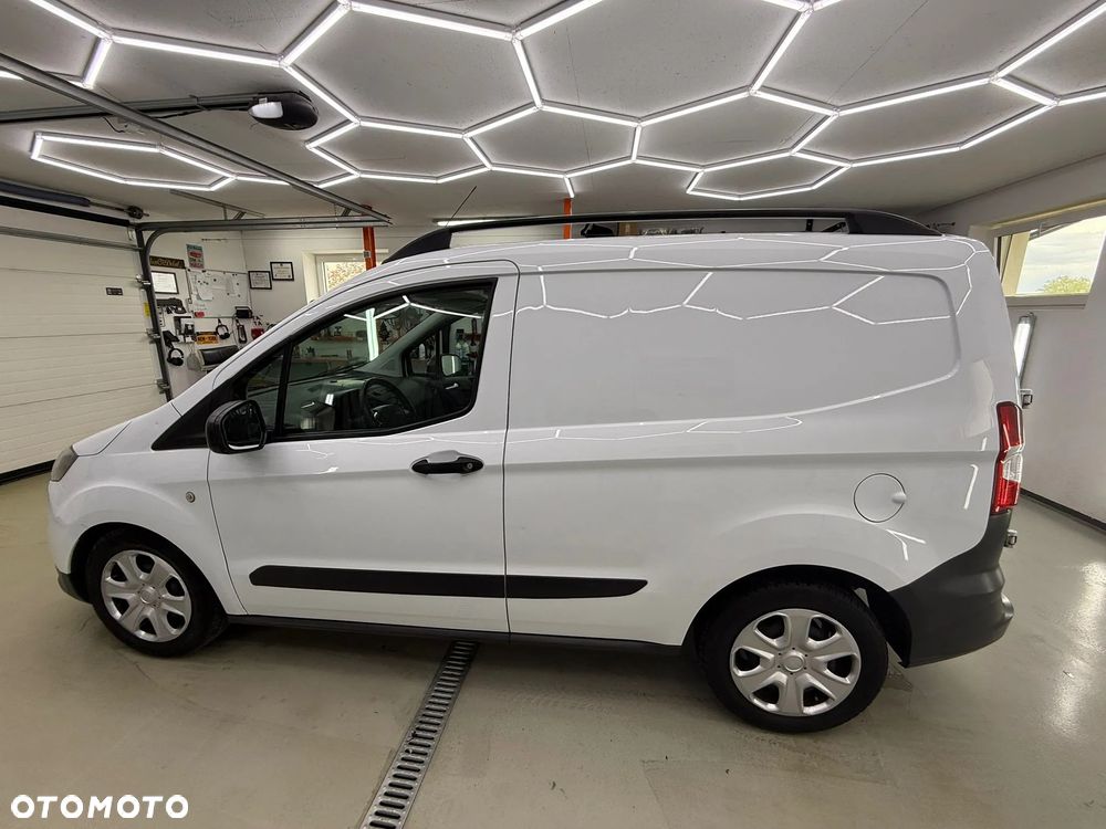 Ford Transit Courier - 9